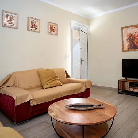 Night Flower Argostoli (Kefalonia)